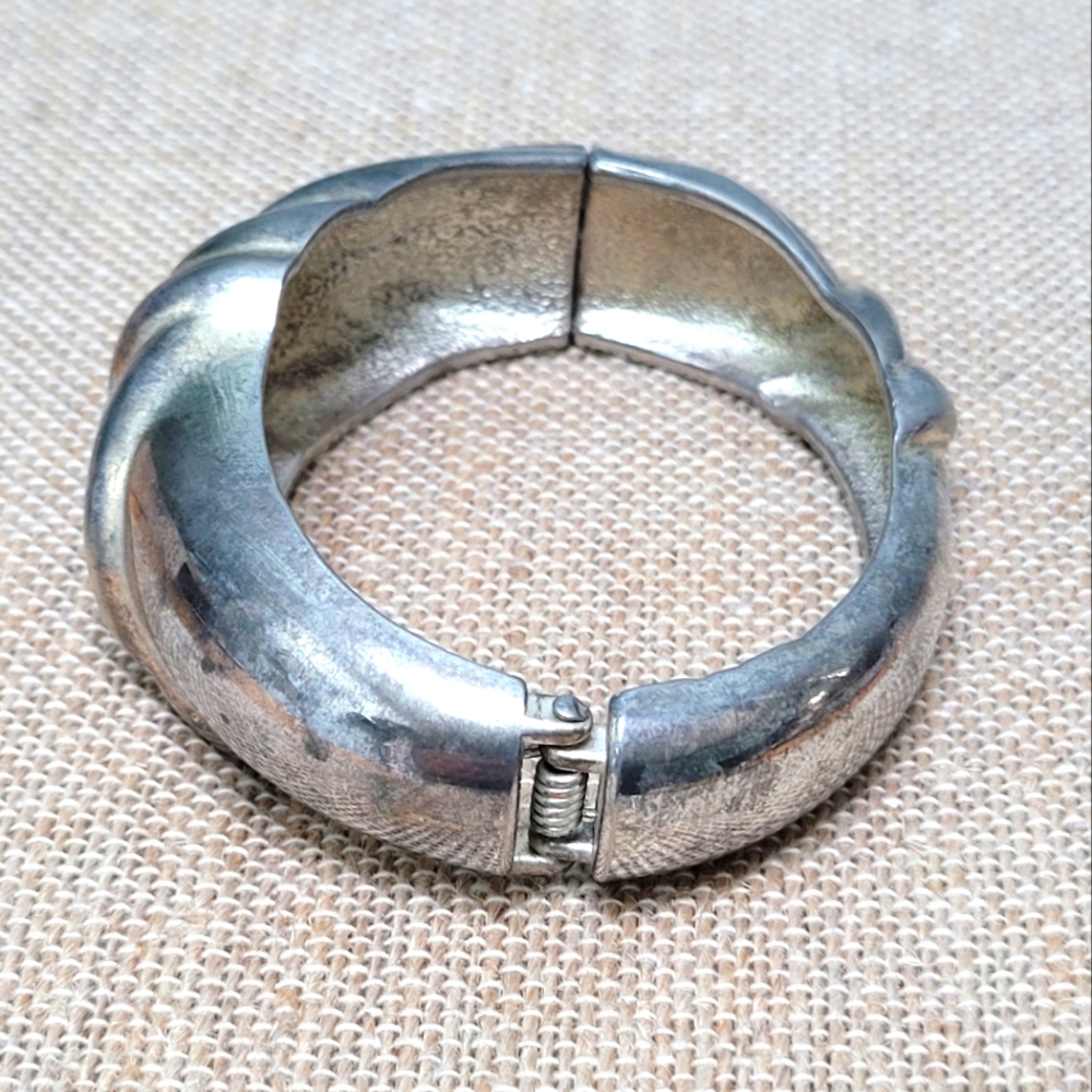Silvertone | Spring Hinged Bracelet - image 3
